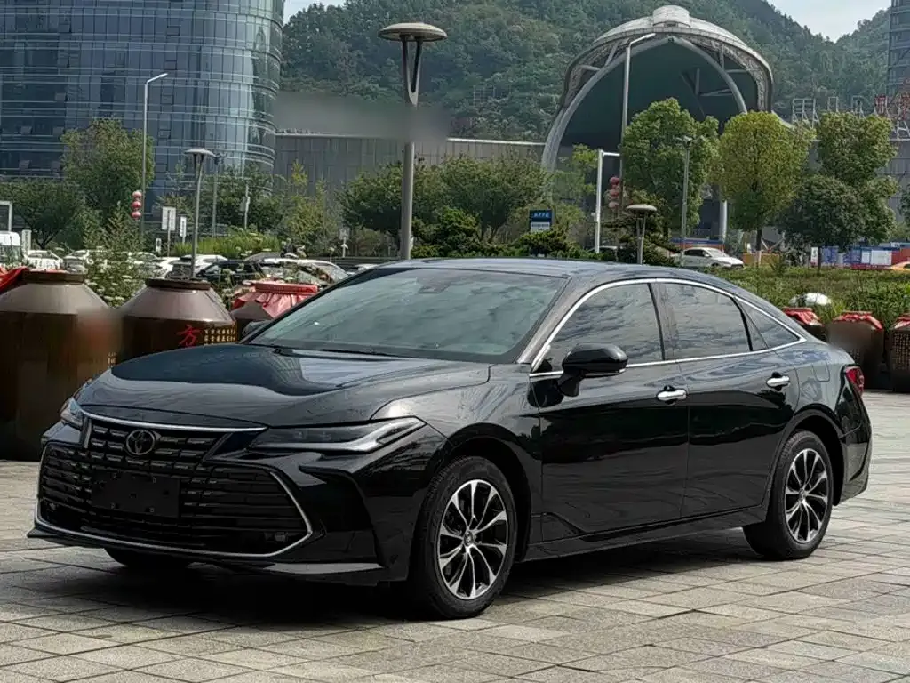 Toyota Avalon — фото 1