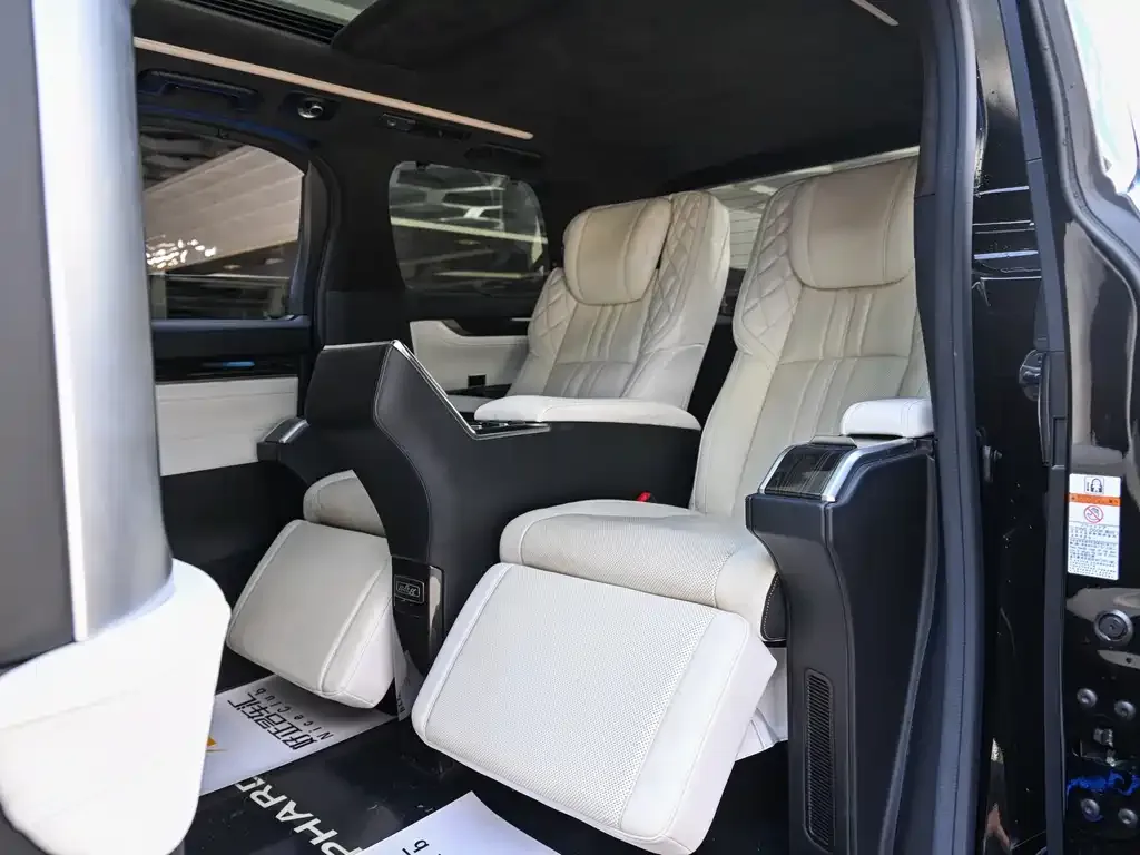 Toyota Alphard — фото 10