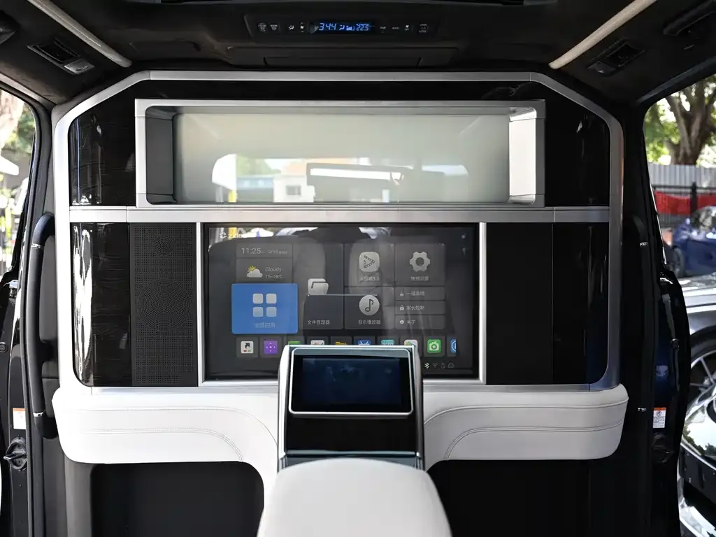 Toyota Alphard — фото 2