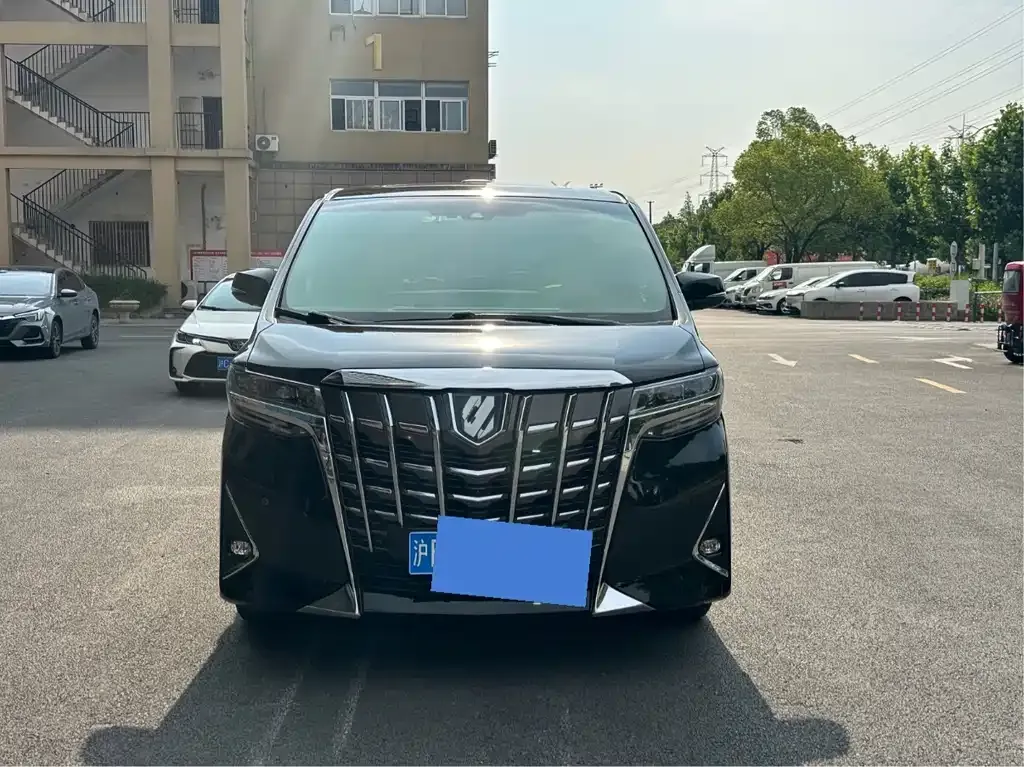 Toyota Alphard — фото 5