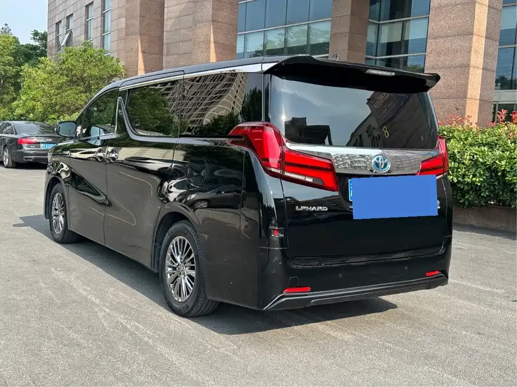 Toyota Alphard — фото 10