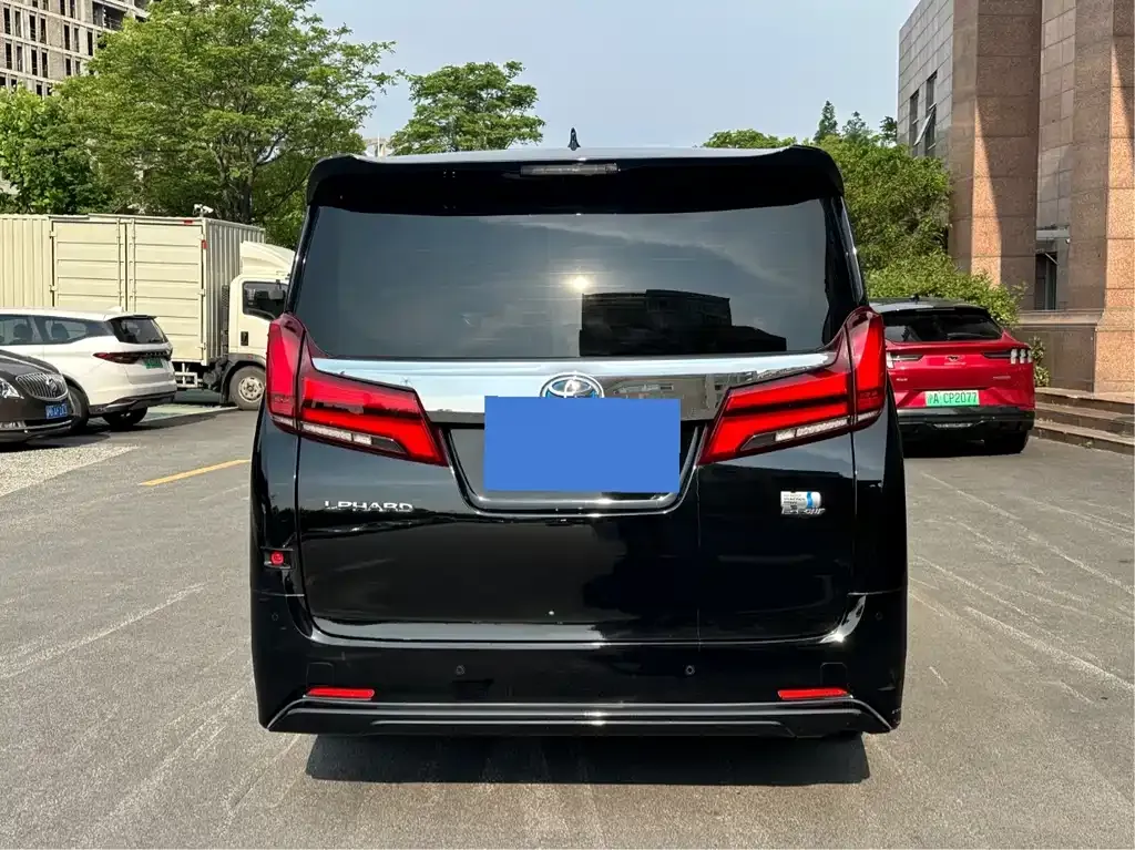 Toyota Alphard — фото 9