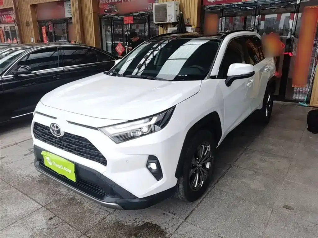 Toyota RAV4 — фото 1