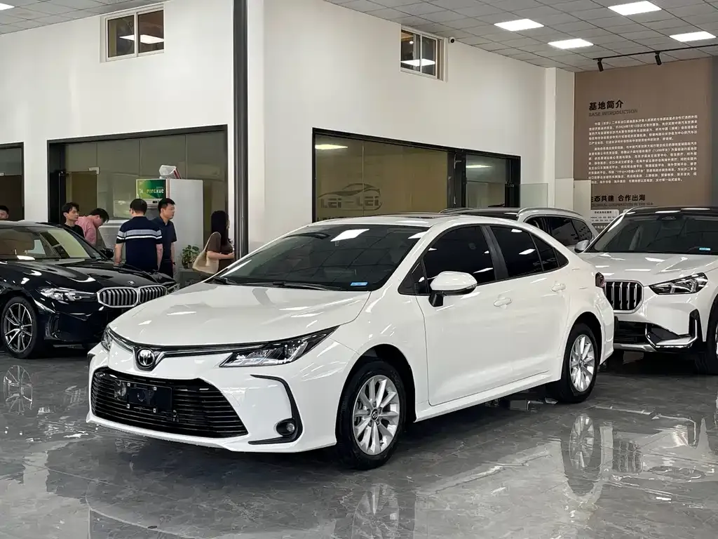 Toyota Corolla — фото 1