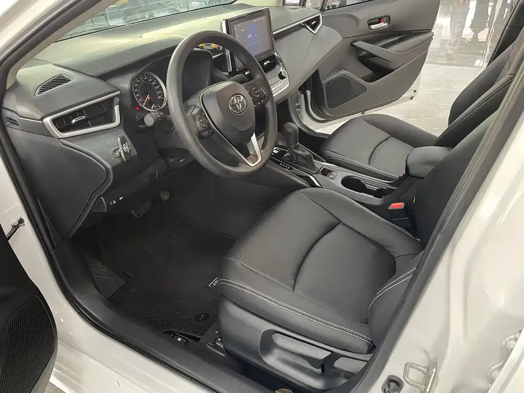 Toyota Corolla — фото 7