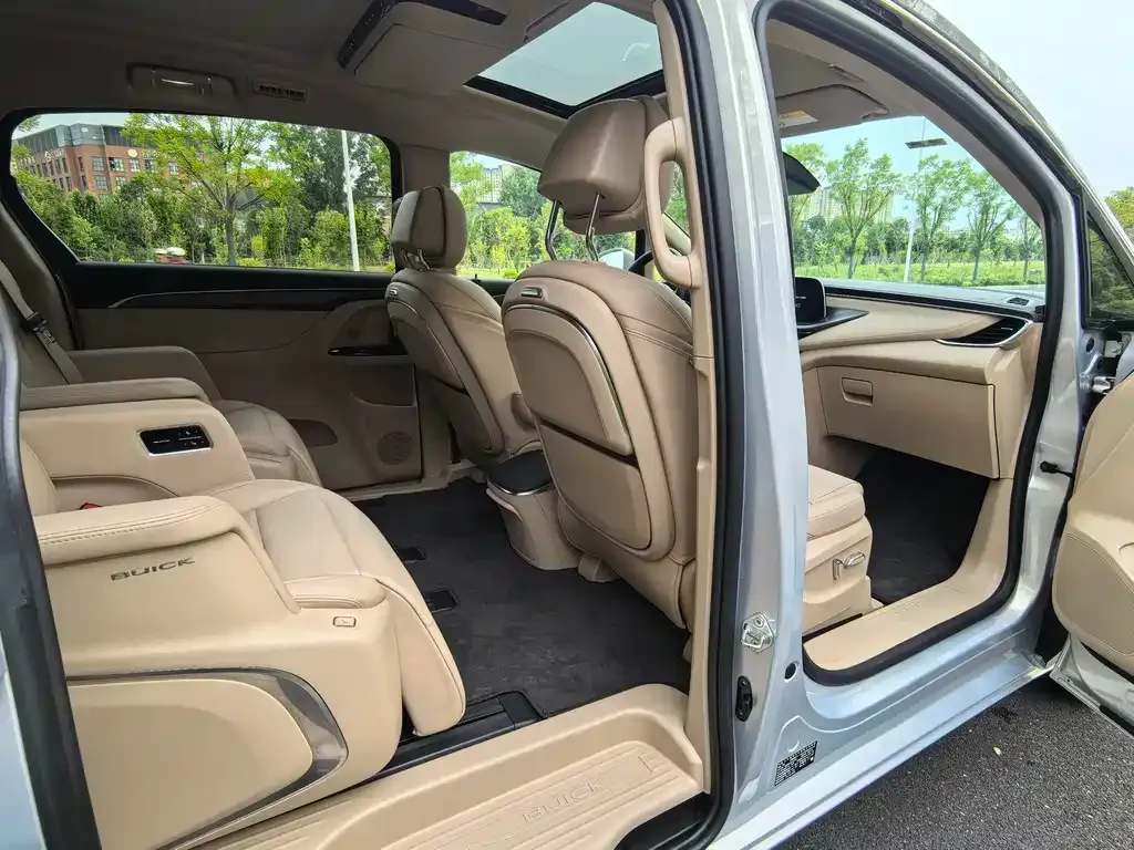 Buick GL8 Hybrid — фото 10