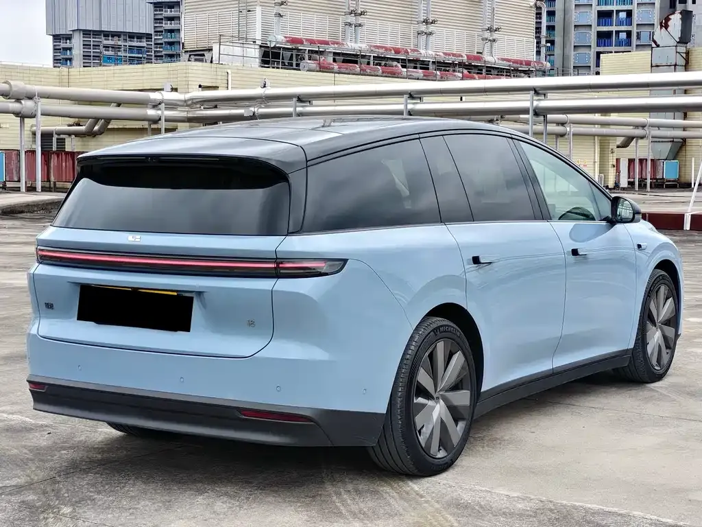 Li Auto i8 — фото 5
