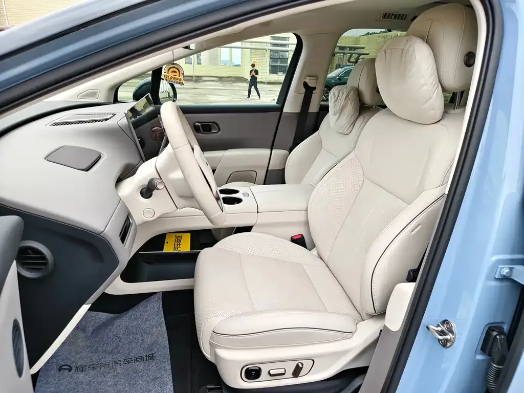 Li Auto i8 — фото 6