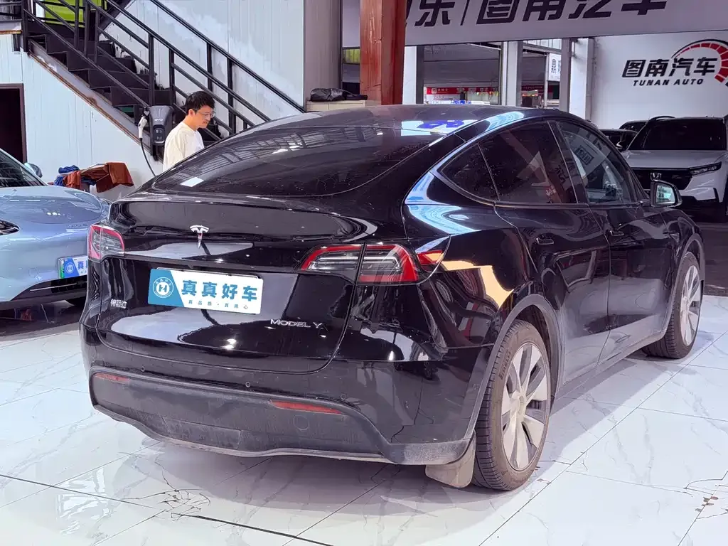 Tesla Model Y — фото 4