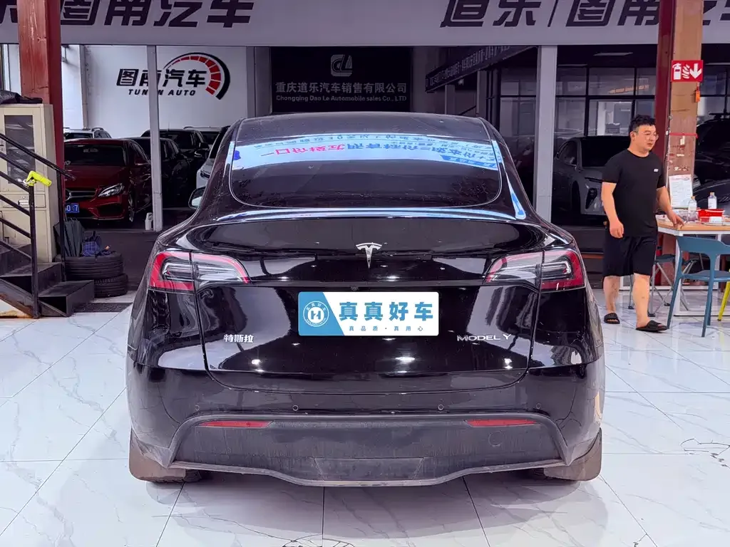 Tesla Model Y — фото 9