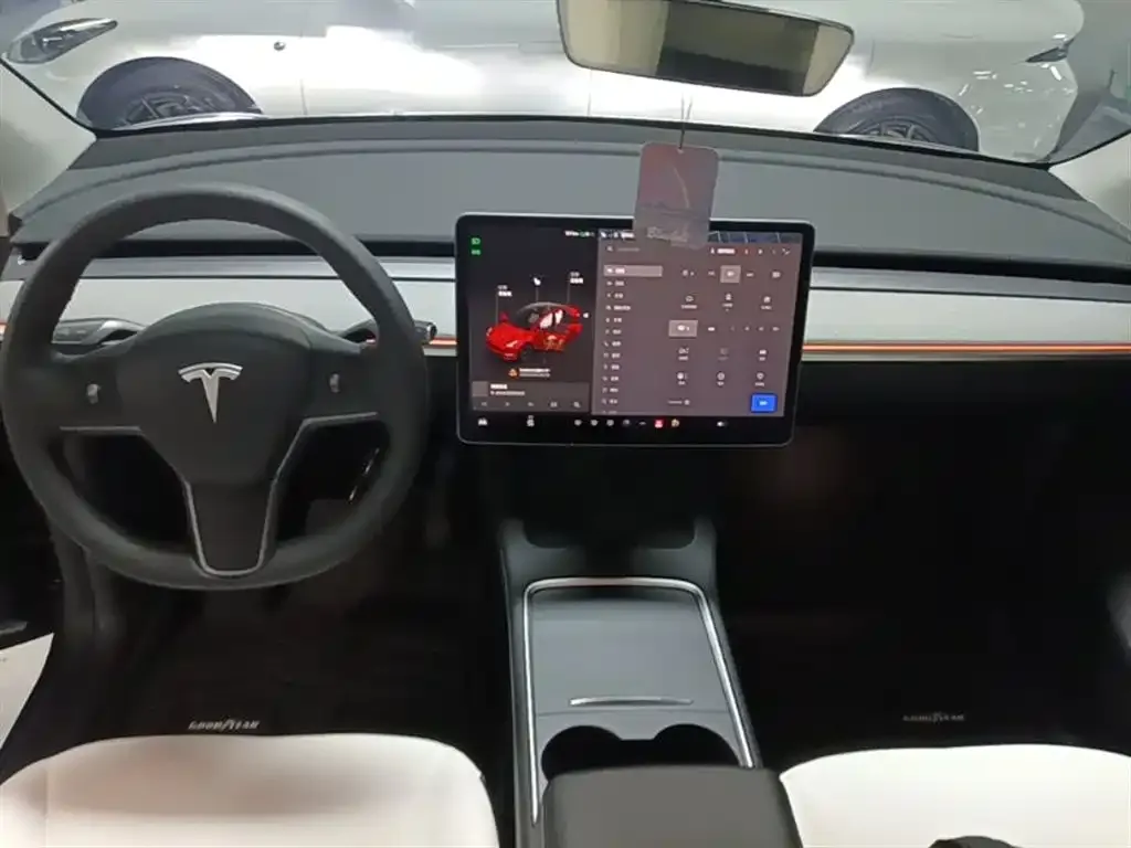 Tesla Model Y — фото 2