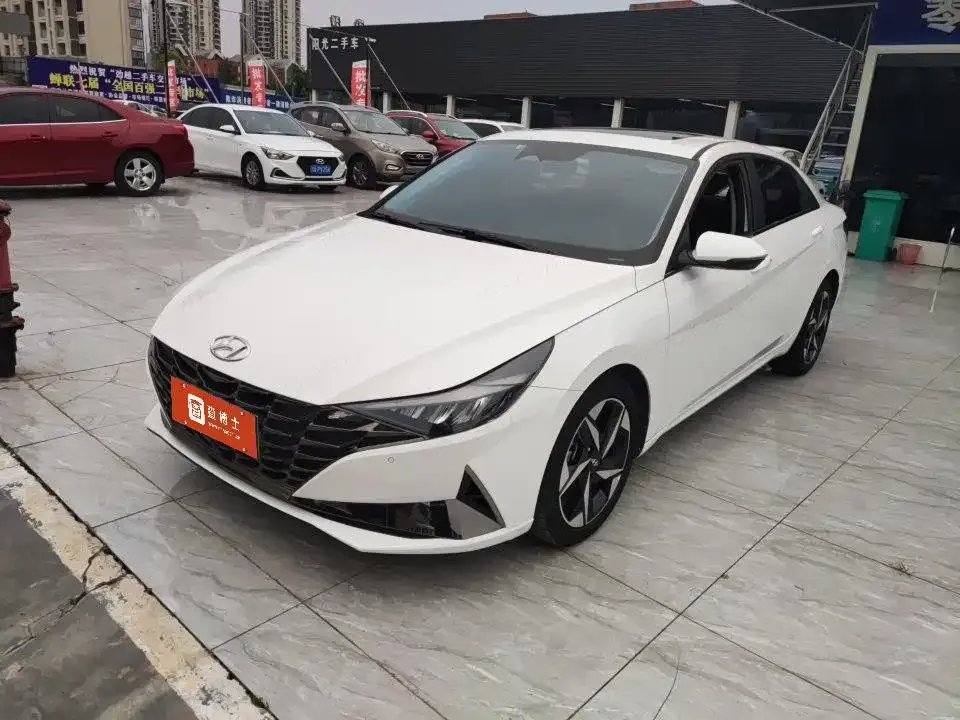 Hyundai Elantra — фото 1
