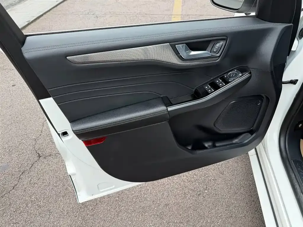 Ford Escape 2022 из CN, фото 2