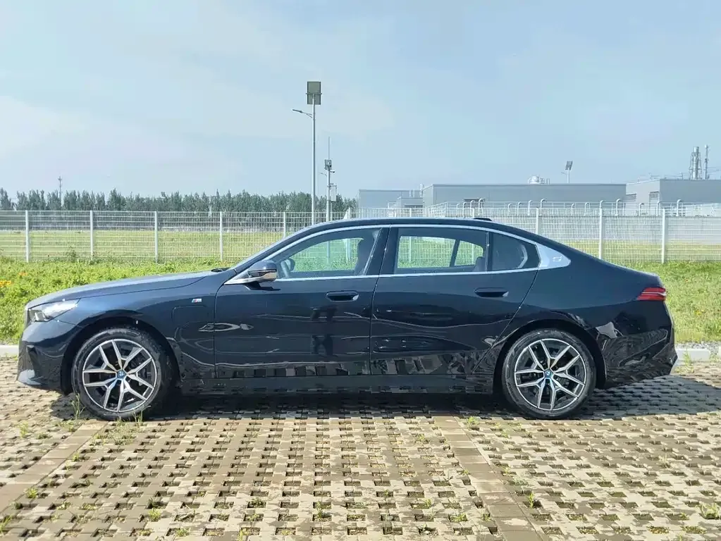 BMW i5 2025 из CN, фото 10