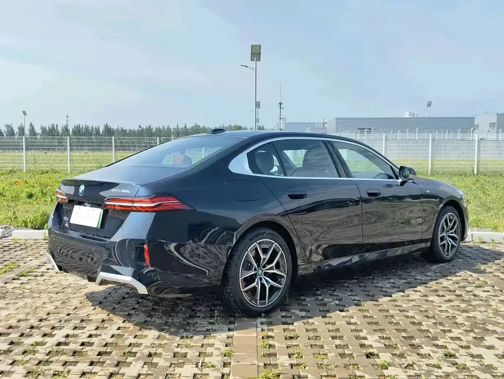 BMW i5 2025 из CN, фото 4