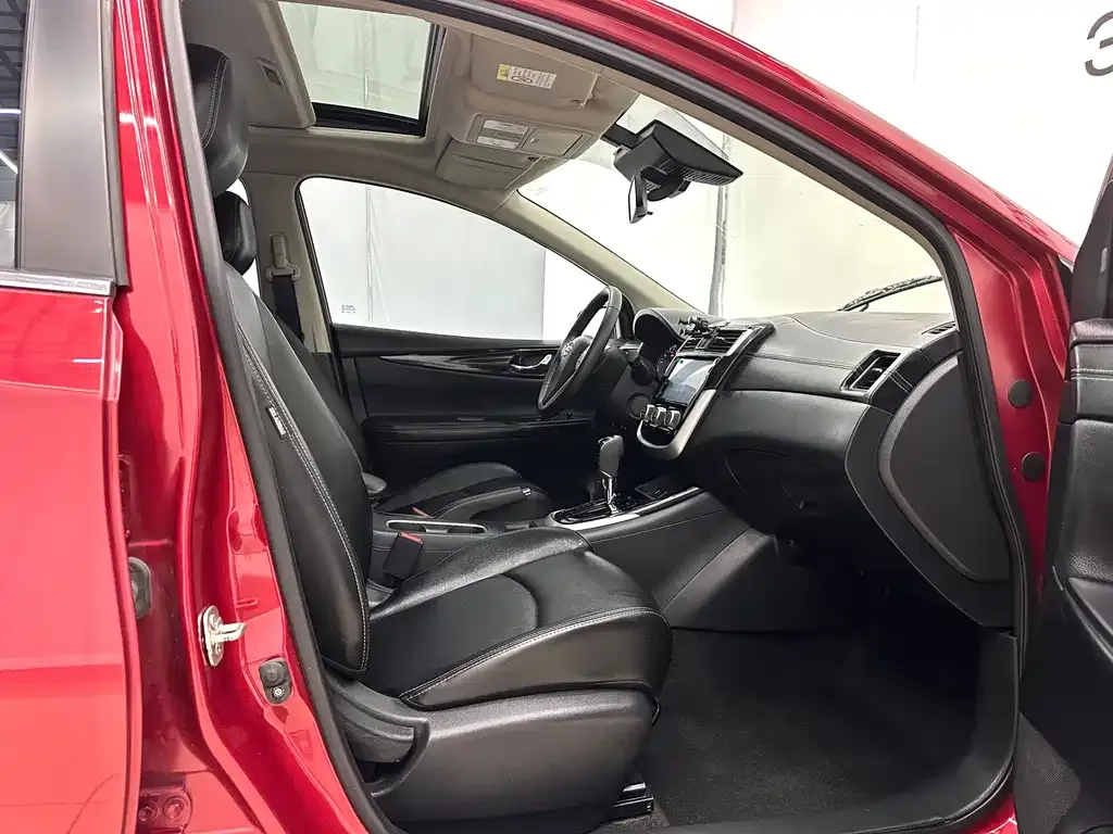 Nissan Tiida 2022 из CN, фото 5