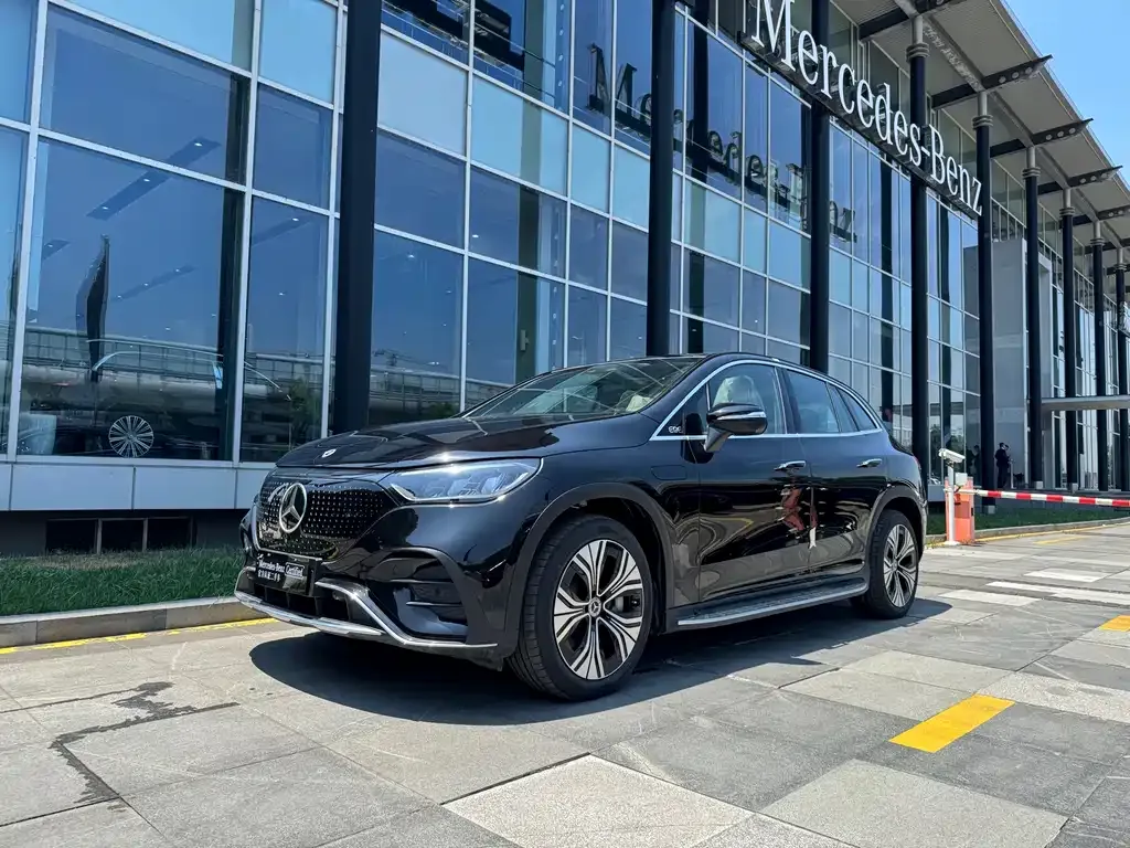 Mercedes-Benz EQE SUV — фото 1