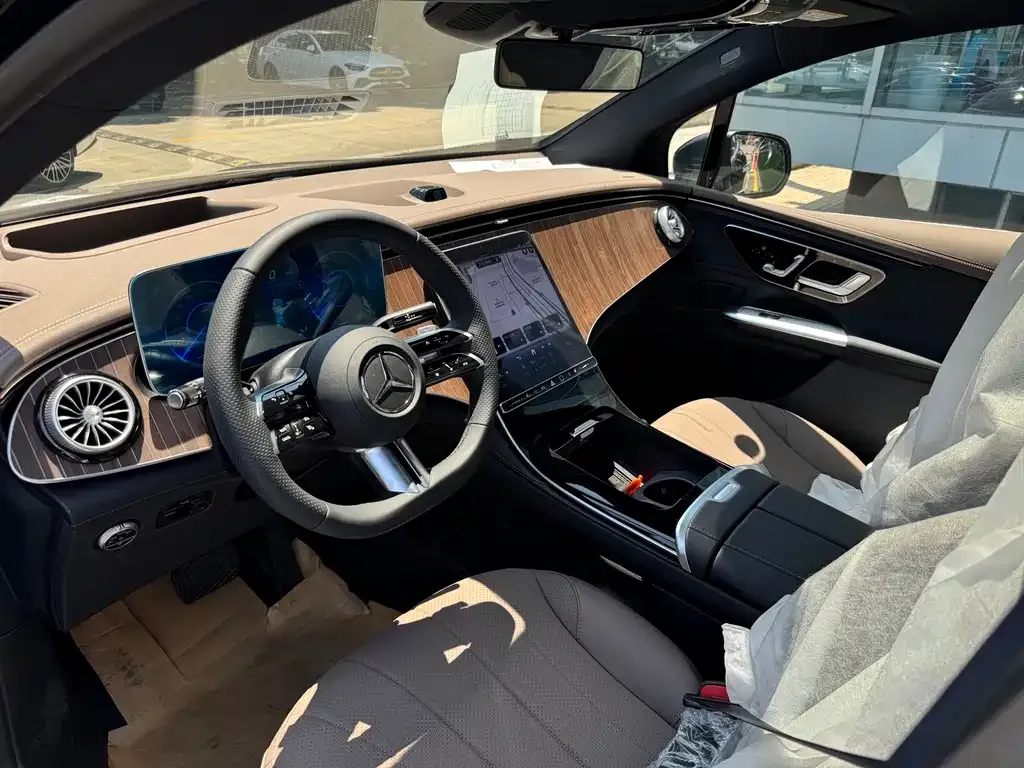 Mercedes-Benz EQE SUV — фото 10