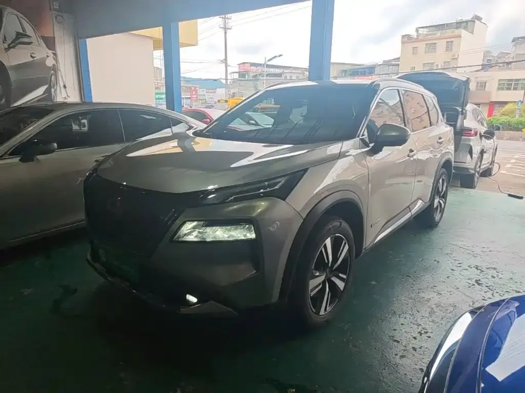 Nissan X-Trail — фото 1