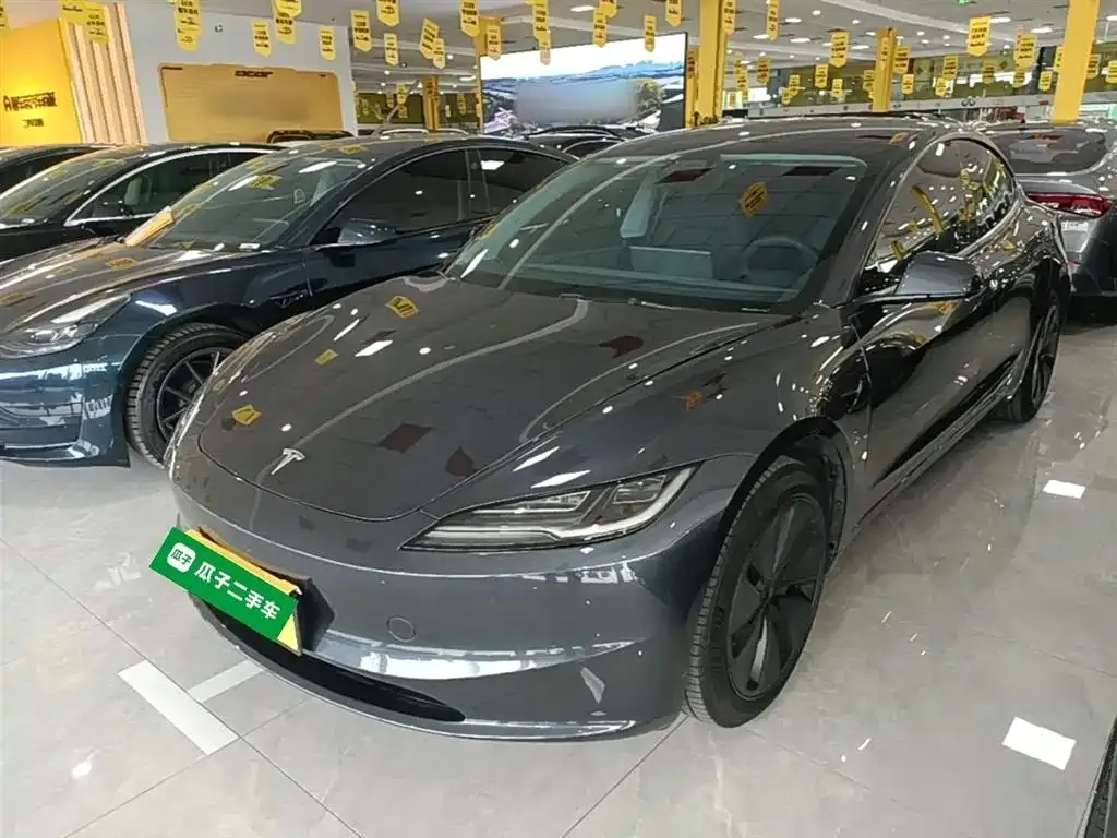 Tesla Model 3 — фото 1