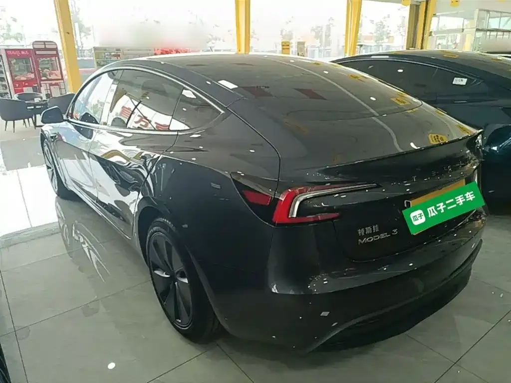 Tesla Model 3 — фото 10