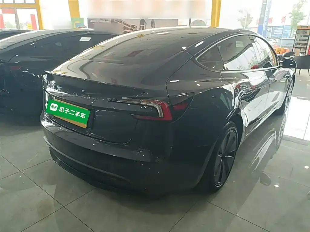 Tesla Model 3 — фото 2