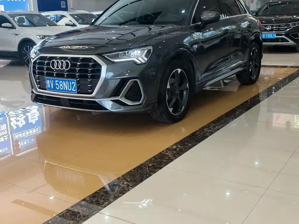 Audi Q3 — фото 1