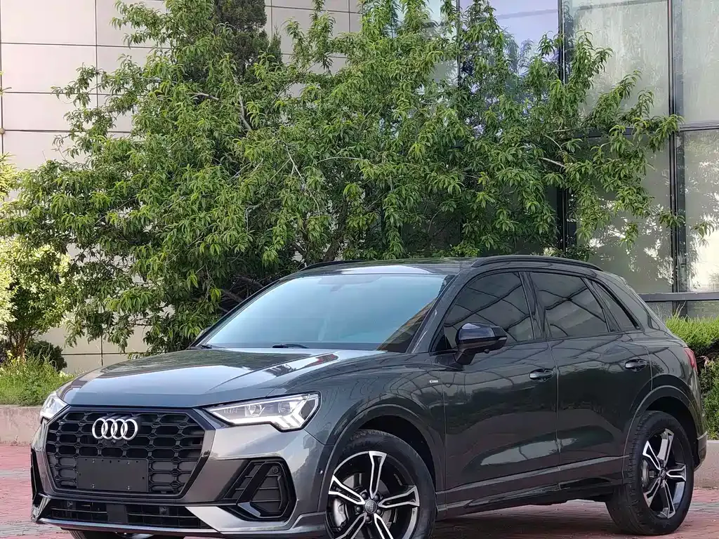Audi Q3 — фото 1