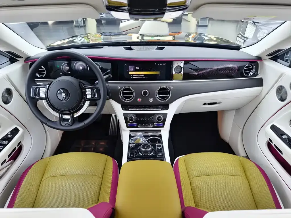 Rolls-Royce Phantom 2024 из CN, фото 10