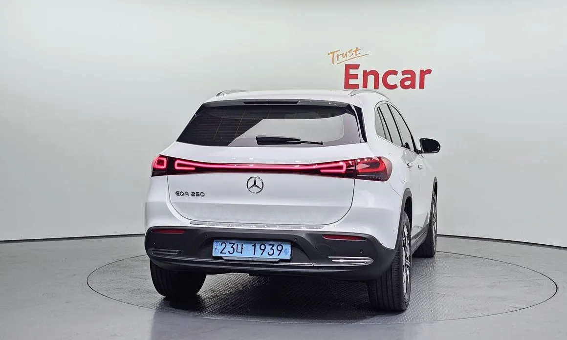 Mercedes-Benz EQA — фото 7