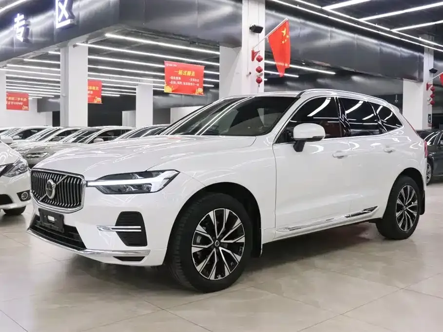 Volvo XC60 — фото 1