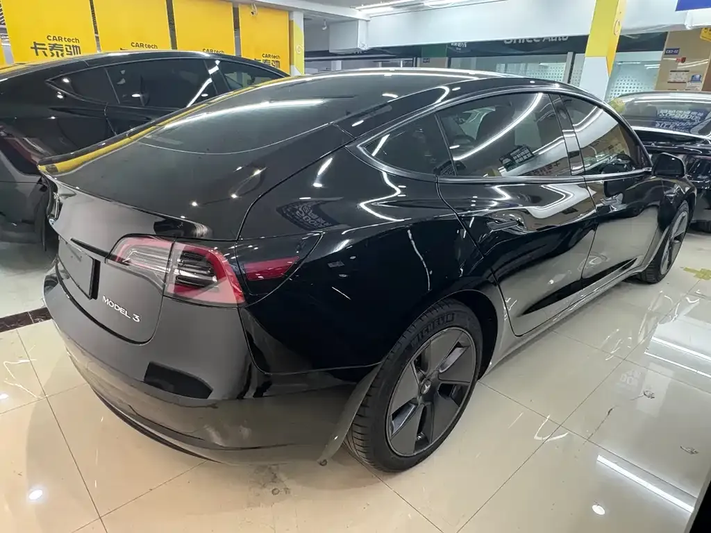 Tesla Model 3 — фото 8
