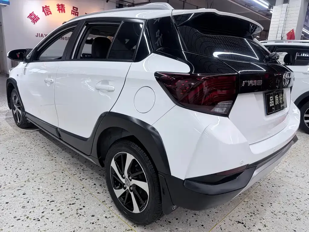 Toyota Yaris L — фото 4