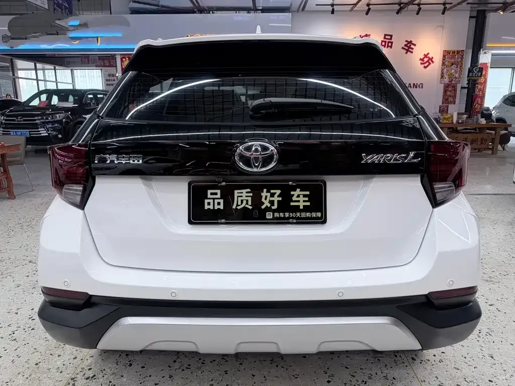 Toyota Yaris L — фото 2