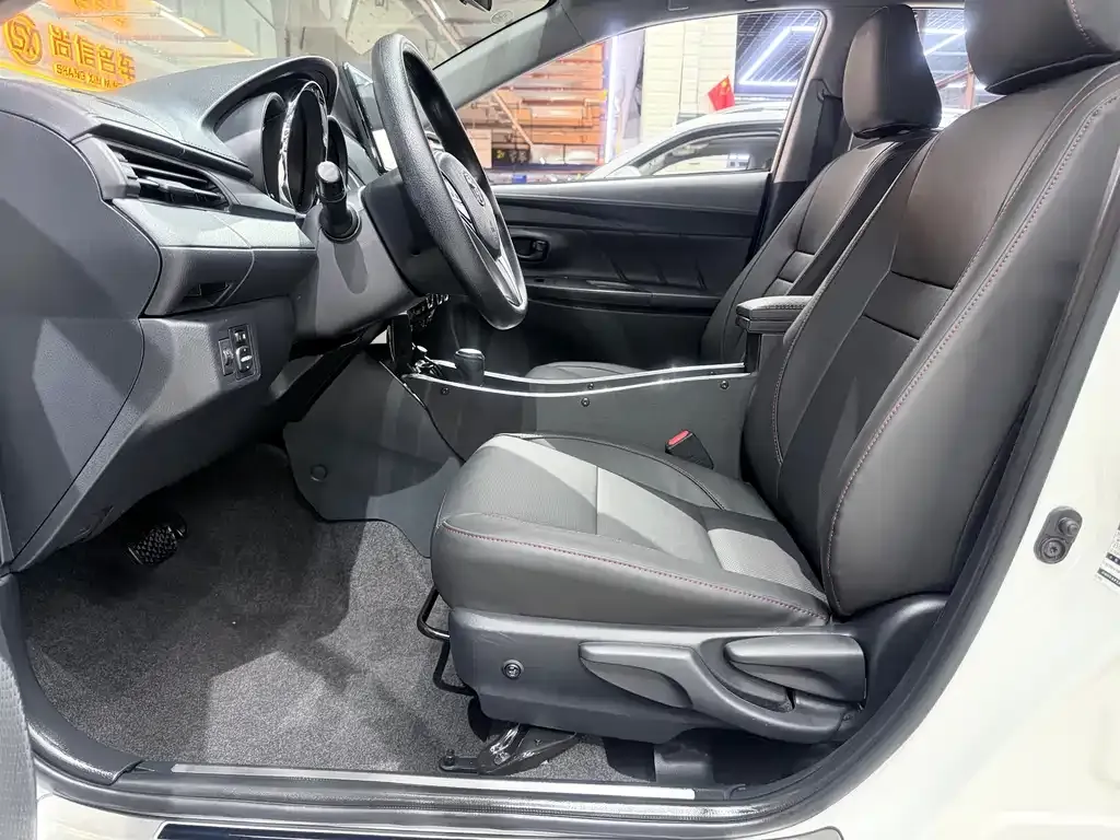 Toyota Yaris L — фото 9