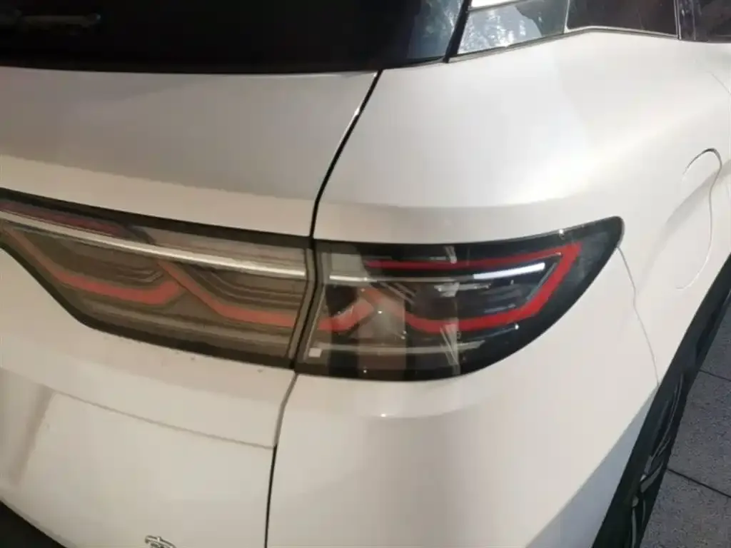 BYD L DM-i — фото 4