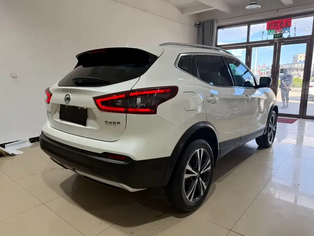 Nissan Qashqai — фото 8