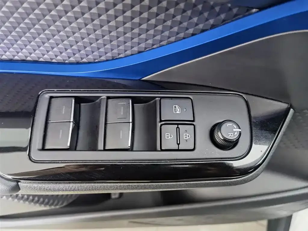 Toyota C-HR 2023 из CN, фото 6