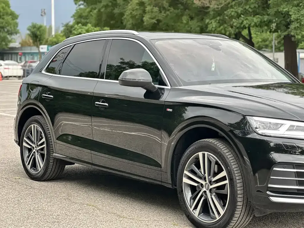 Audi Q5L — фото 9