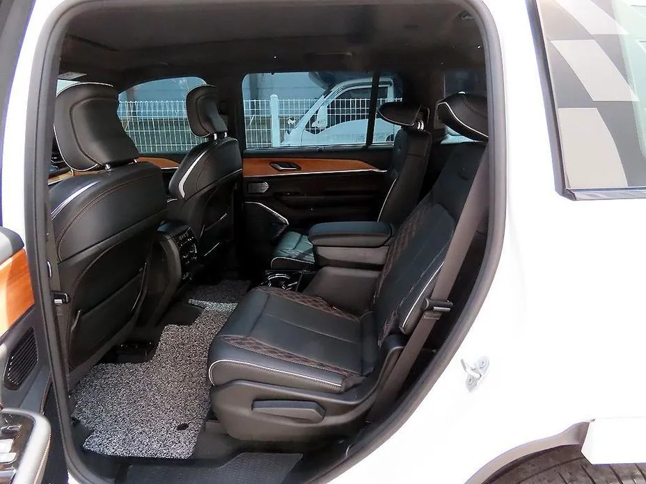 Jeep Cherokee — фото 5