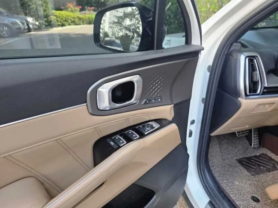 Kia Sorento — фото 9
