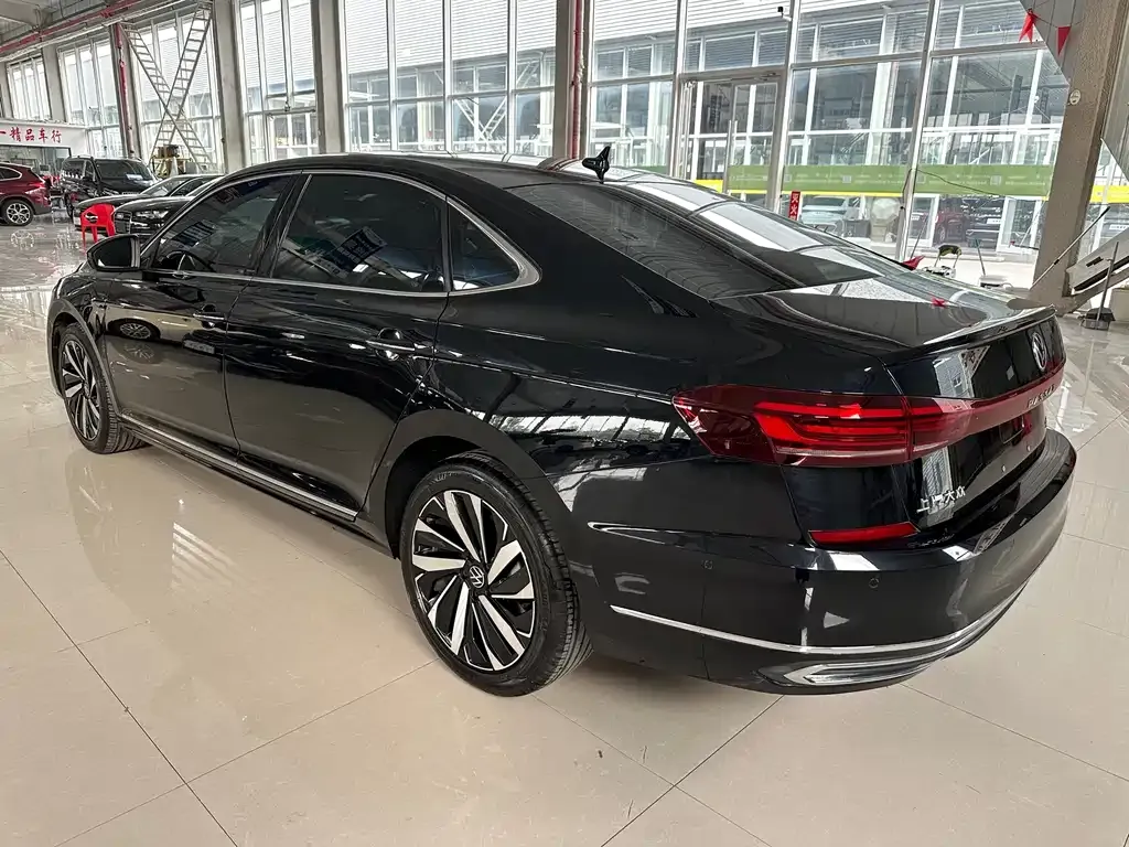 Volkswagen Passat — фото 4