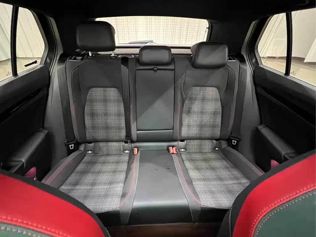Volkswagen Golf GTI 2023 из CN, фото 6