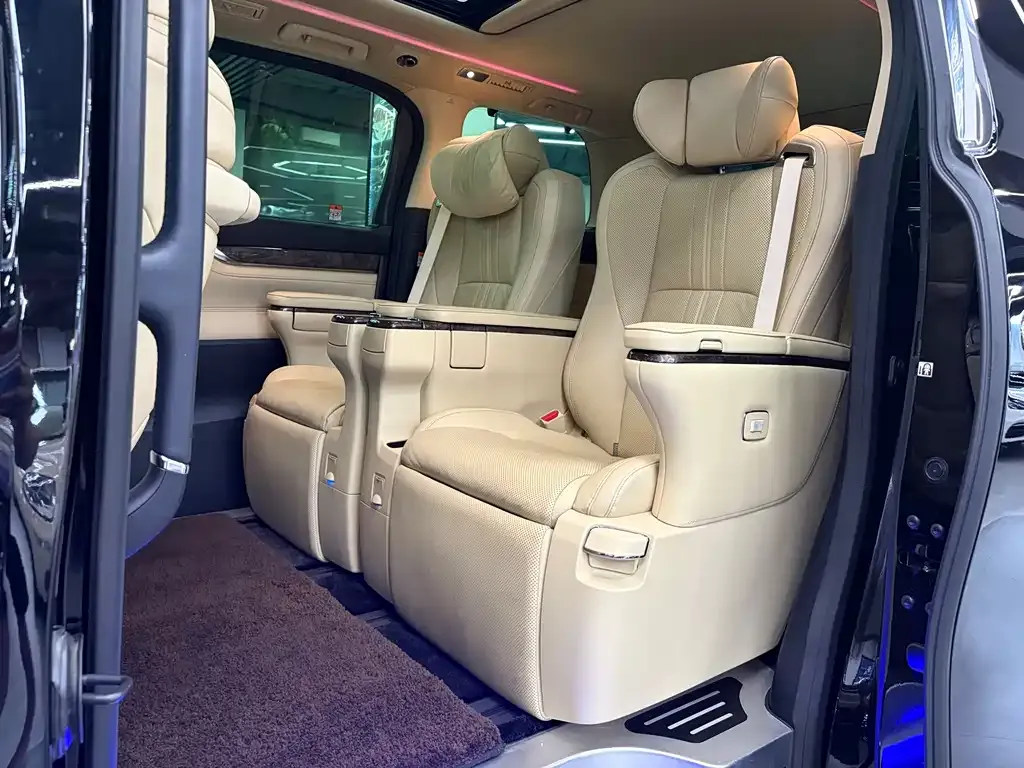 Toyota Alphard — фото 3