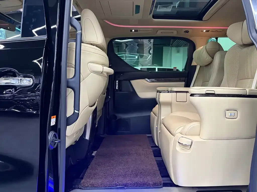 Toyota Alphard — фото 8