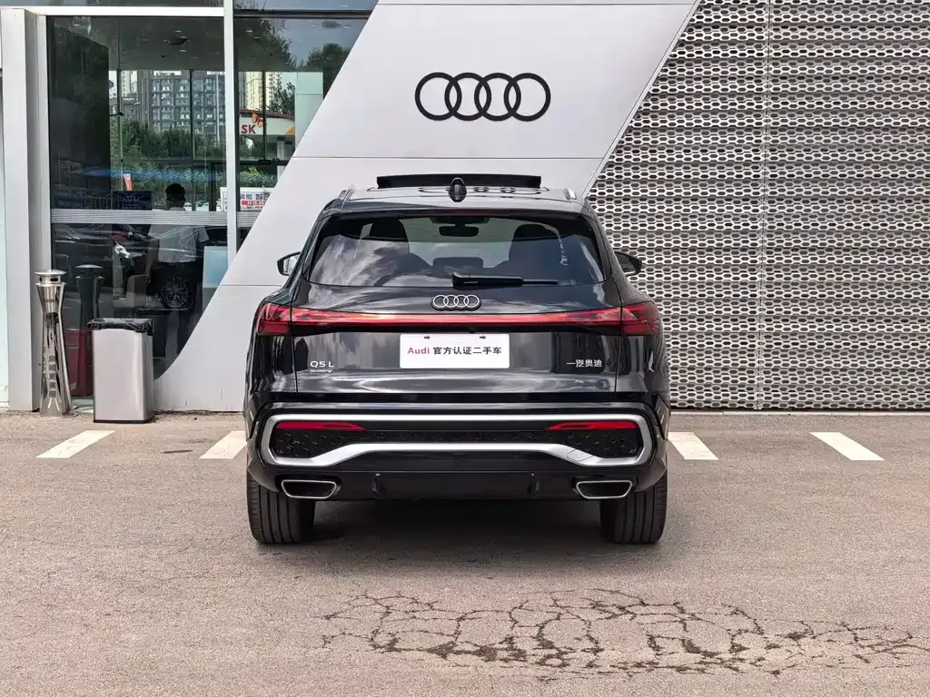 Audi Q5L — фото 5