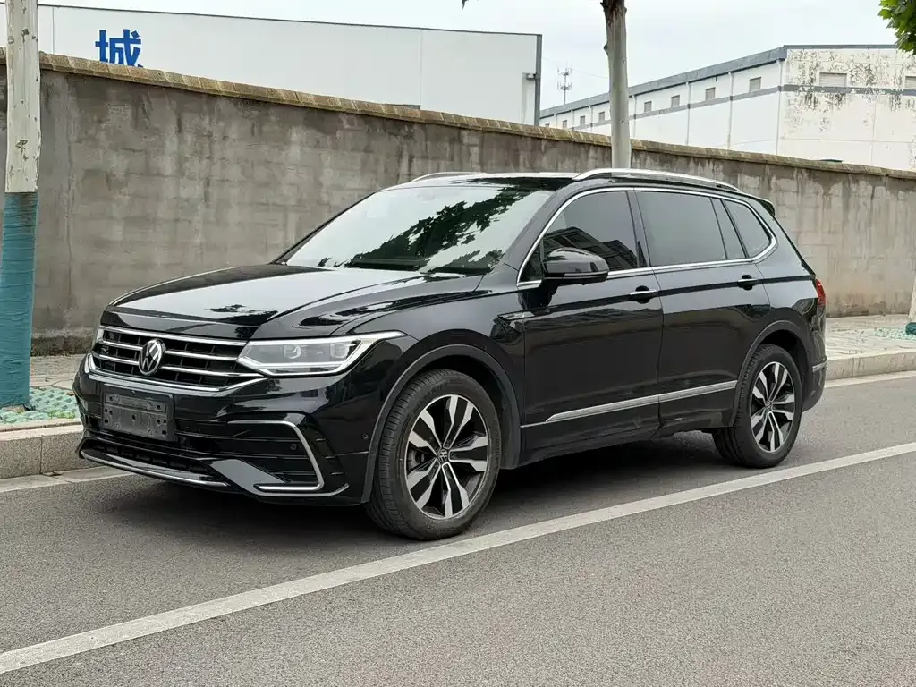 Volkswagen Tiguan L — фото 2