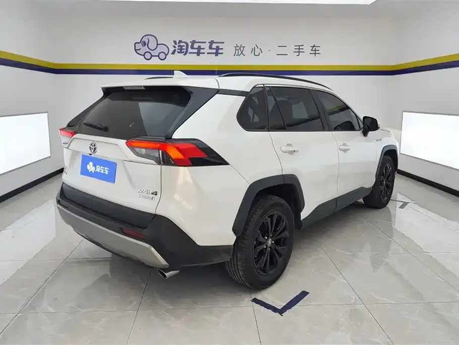 Toyota RAV4 — фото 3