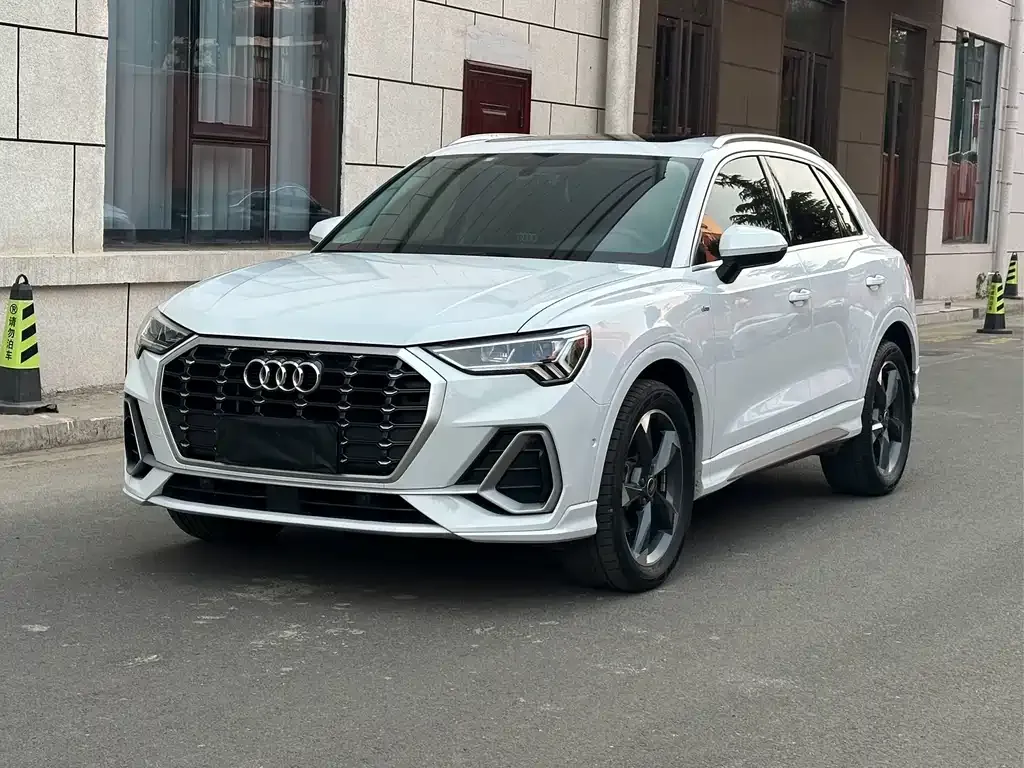 Audi Q3 — фото 1
