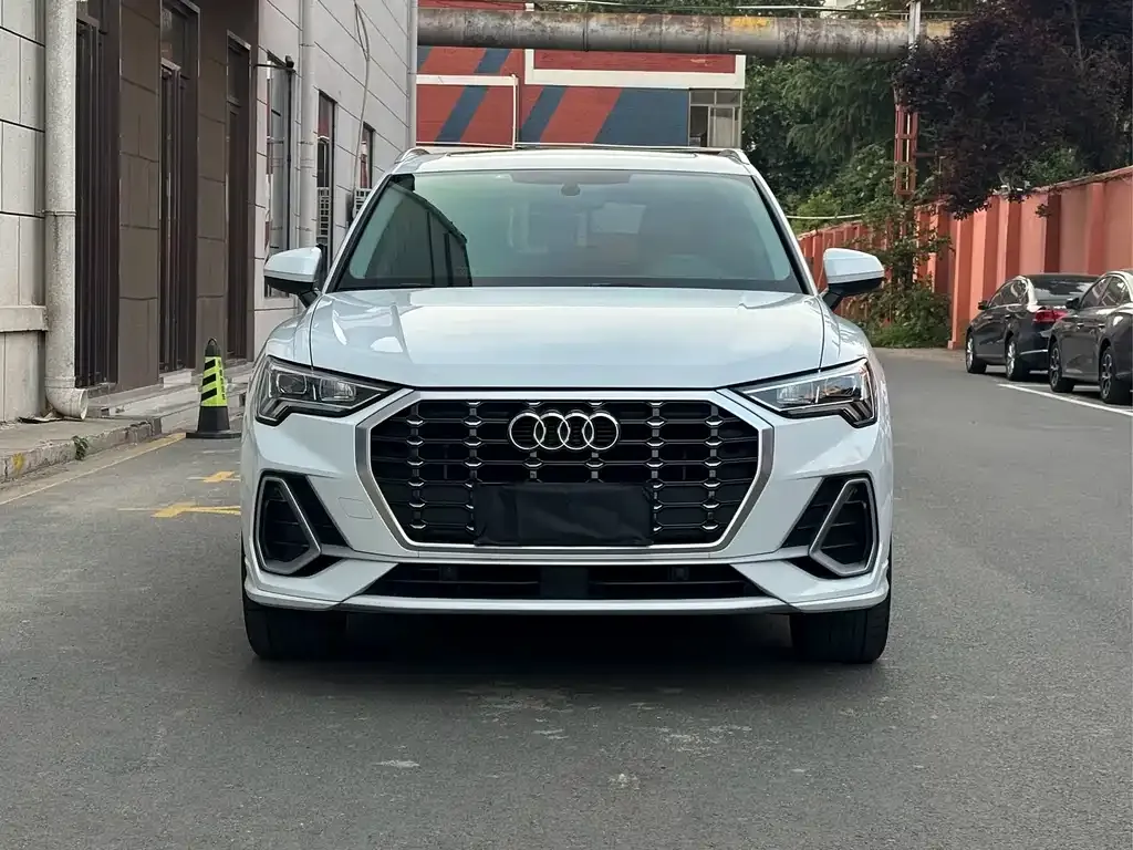 Audi Q3 — фото 10